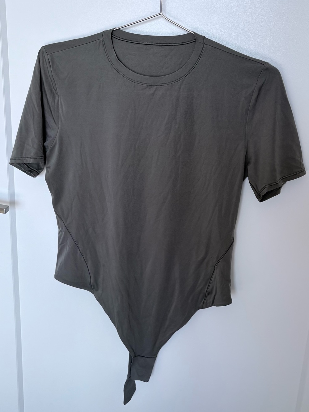Lululemon Wundermost Ultra-Soft Nulu Short-Sleeve Crew Bodysuit army green SZ L